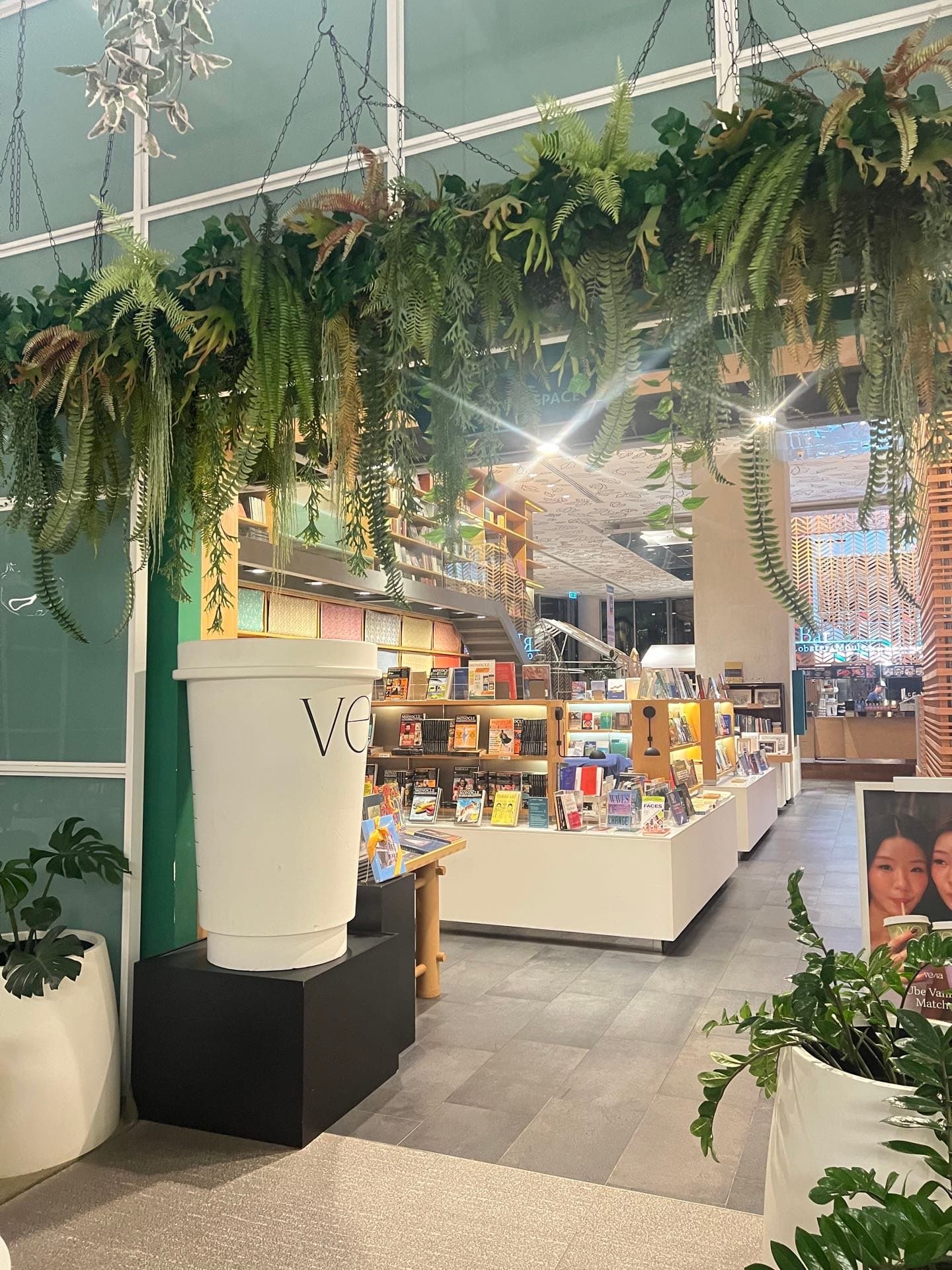VE/LA Central Embassy — Krung Thep Maha Nakhon