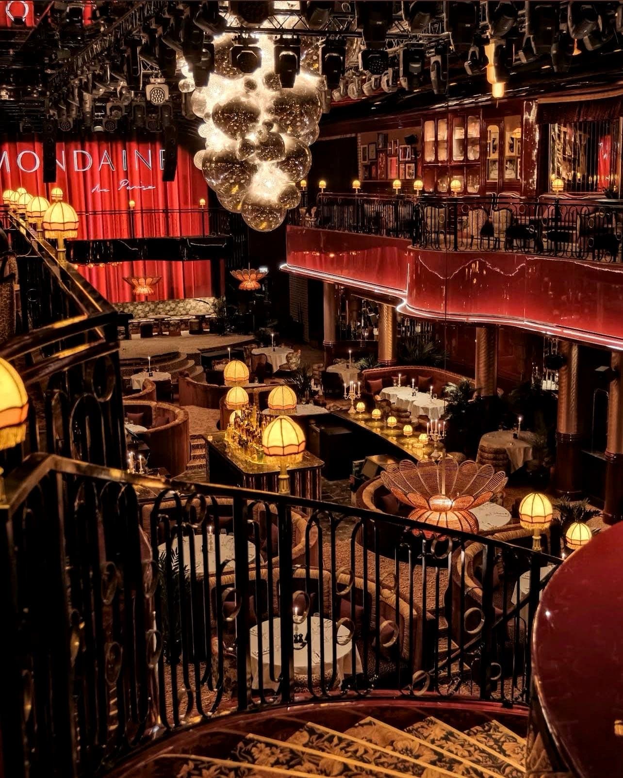 Mondaine de Pariso, Istanbul — Beyoğlu, İstanbul