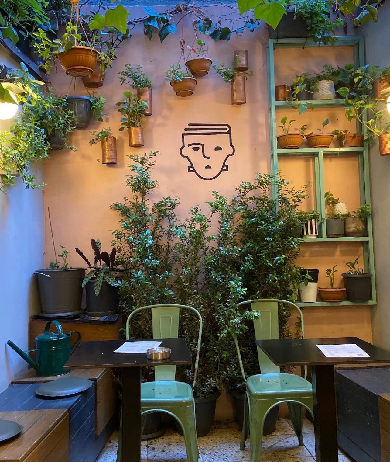 Frankestayn Kitabevi-Bookstore & Cafe — Beyoğlu, İstanbul