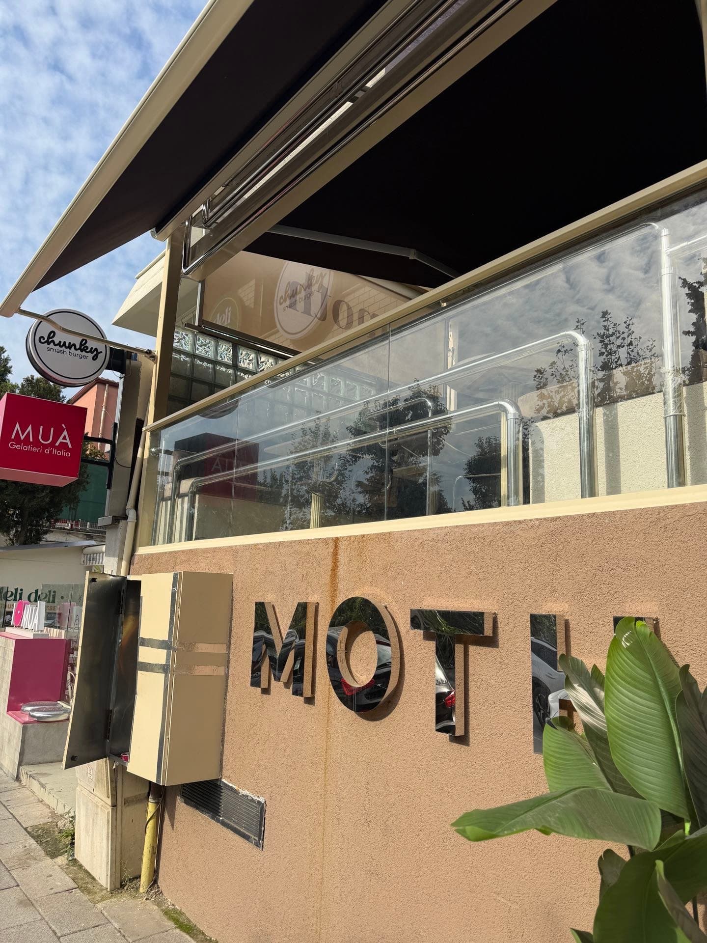 Moth Koşuyolu — Kadıköy, İstanbul — ₺960